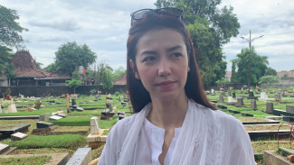 Velove Vexia Terharu, Damayanti Dimakamkan di Liang Lahat Chrisye
