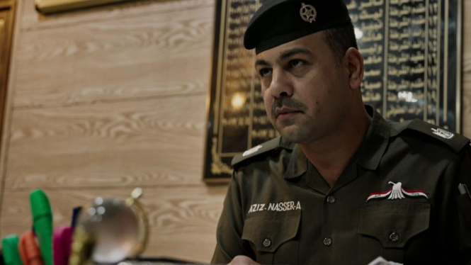 Mayor Aziz Nasser menjadi figur populer di media sosial di Irak. - BBC