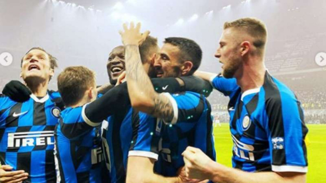 Pemain Inter Milan rayakan kemenangan