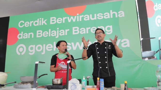 Cerdik Berwirausaha bareng Gojek Swadaya bersama chef Bara Pattiradjawane.