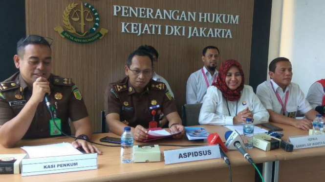 Kepala Kantor Wilayah DJP Jakarta Barat, Erna Sulistyowati saat konferensi pers