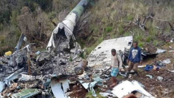 Foto OPM di lokasi helikopter jatuh di Papua.
