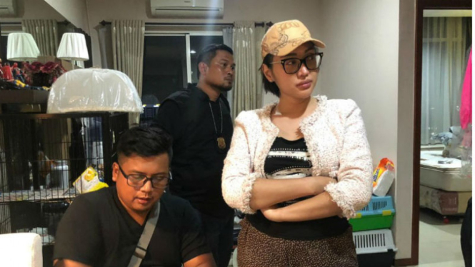 Lucinta Luna saat ditangkap di apartemennya, Selasa 11 Februari 2020