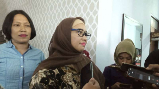 Komisioner KPAI, Retno Listyarti, usai menjenguk dua siswa SMP yang menjadi tersangka bullying terhadap sekolahnya ketika diperiksa di markas Polres Kota Malang, Rabu, 12 Februari 2020.