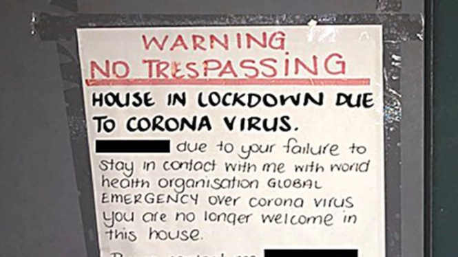 Pesan ini yang dilihat Helen sekembalinya ke Perth dari Malaysia, tulisan mengatakan "rumah ini ditutup karena virus corona"