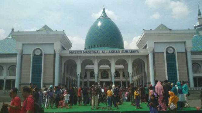 Masjid Al Akbar Surabaya saat kegiatan nonton bareng gerhana matahari beberapa waktu lalu.