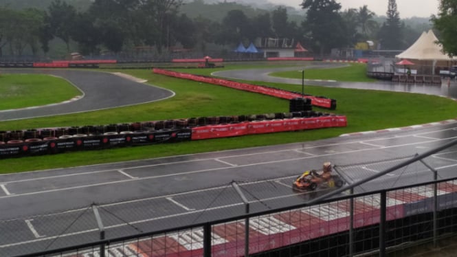 Sesi latihan Asia Karting Open Championship 2020 diwarnai hujan lebat