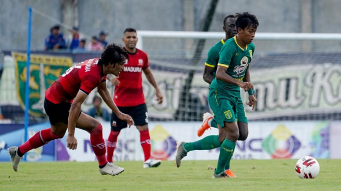 Pertandingan Madura United vs Persebaya Surabaya