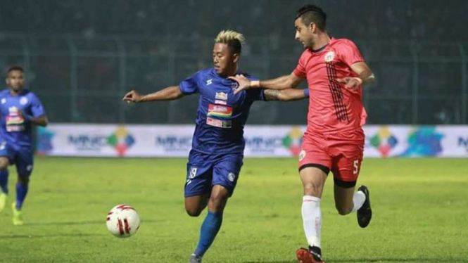 Laga Arema FC kontra Persija Jakarta di ajang Piala Gubernur Jatim 2020