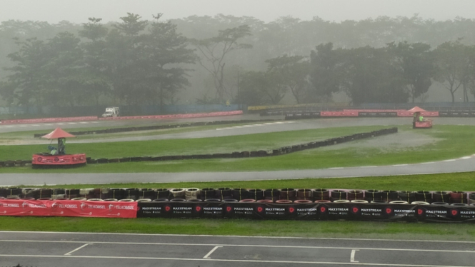 Sirkuit Internasional Sentul diguyur hujan deras.