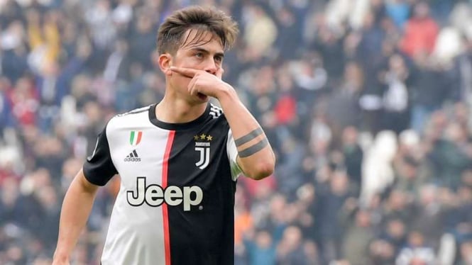 Bintang Juventus, Paulo Dybala melakukan selebrasi usai mencetak gol