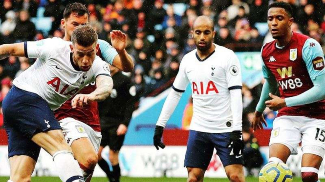 Bek Tottenham Hotspur, Toby Alderweireld, mencetak gol ke gawang Aston Villa