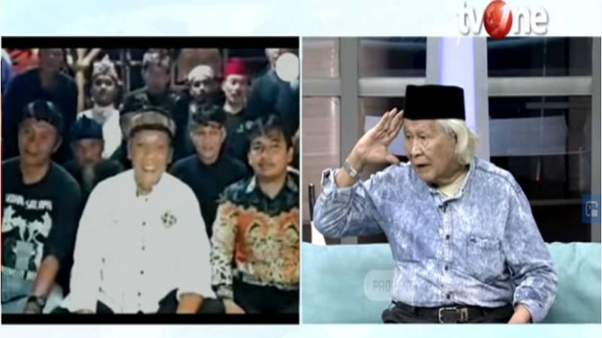 Sejarawan Ridwan Saidi (kanan) dalam acara di tvOne.