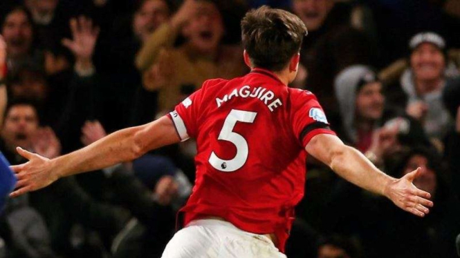 Pemain belakang Manchester United, Harry Maguire, melakukan selebrasi