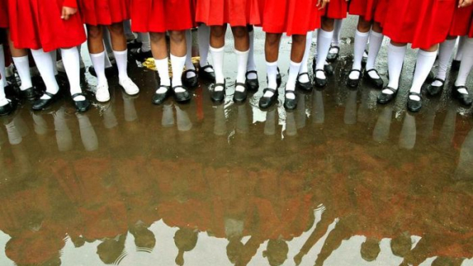 Di India murid perempuan yang sedang mens tidak boleh menyentuh murid lain di beberapa sekolah.