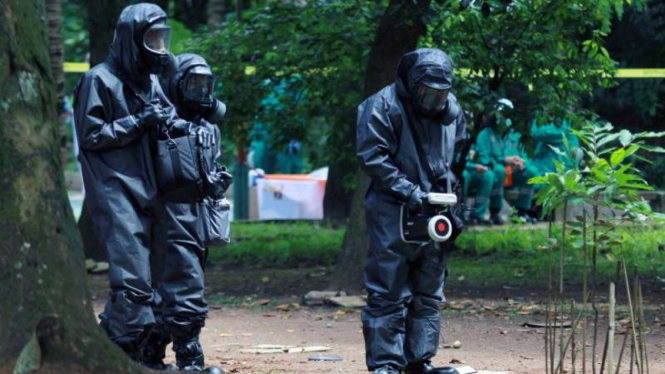 Tim BATAN dan Bapeten di lokasi temuan paparan tinggi radioaktif di Tangerang.