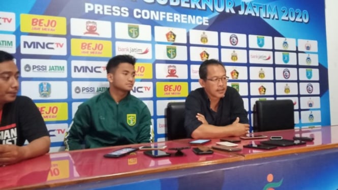 Pelatih Persebaya, Aji Santoso.