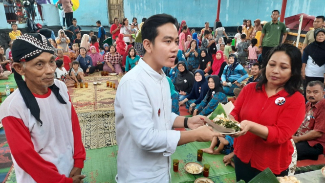 Bakal calon Wali Kota Solo Gibran Rakabuming Raka bertemu warga Ngemplak Solo