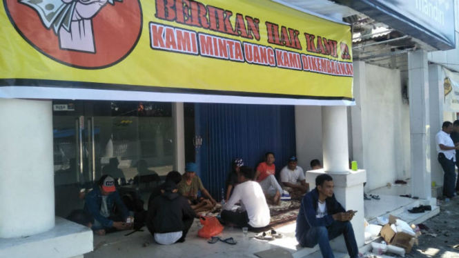 Nasabah kepung bank Mandiri Sidrap