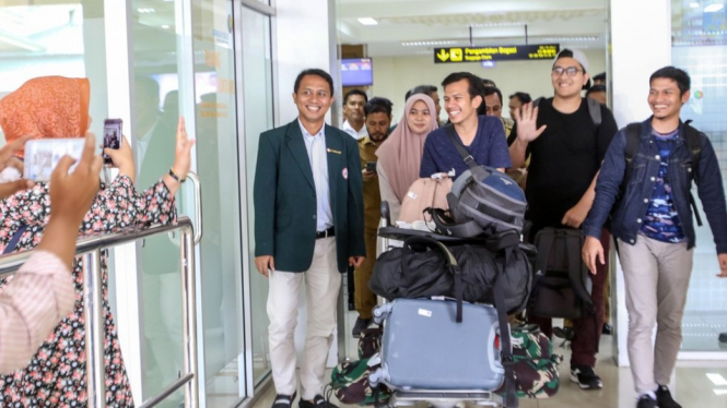Mahasiswa asal Aceh yang belajar di Wuhan sudah kembali ke kampung halaman setelah bebas dari masa karantina. - BBC