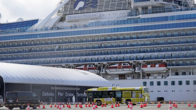 Passengers who have tested negative for coronavirus have begun disembarking from the Diamond Princess - EPA