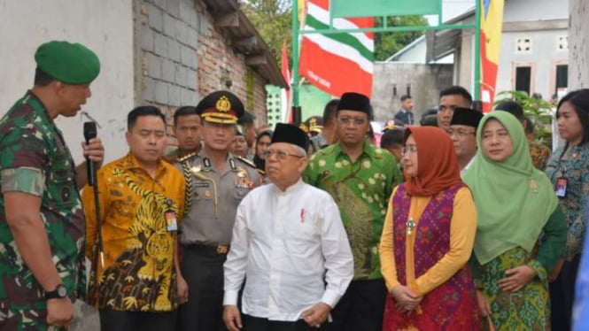 Ma'ruf Amin Tinjau Rumah Tahan Gempa di Lombok