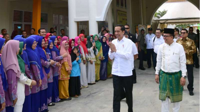 Presiden Jokowi resmikan madrasah di Pekanbaru