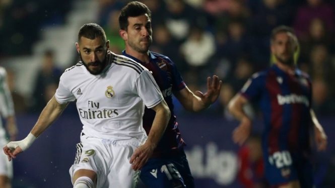 Striker Real Madrid, Karim Benzema saat melawan Levante