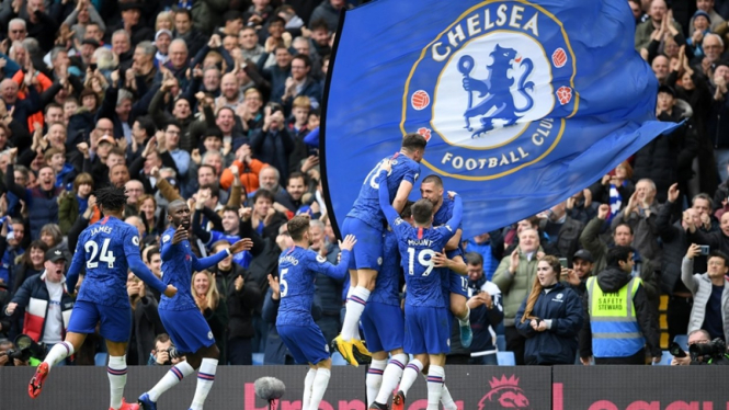 Pemain Chelsea merayakan kemenangan atas Tottenham Hotspur