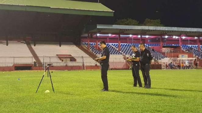 PT Liga Indonesia Baru melakukan verifikasi di Stadion Klabat Manado.