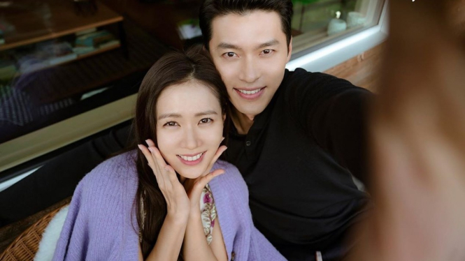 Son Ye Jin dan Hyun Bin dalam Crash Landing on You.