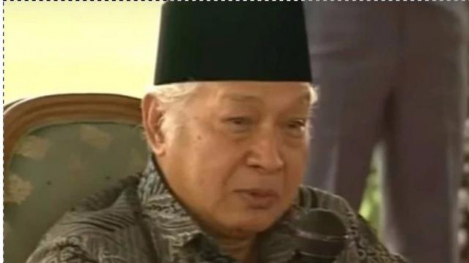 Pak Harto sebagai presiden yang paling disukai masyarakat Indonesia.