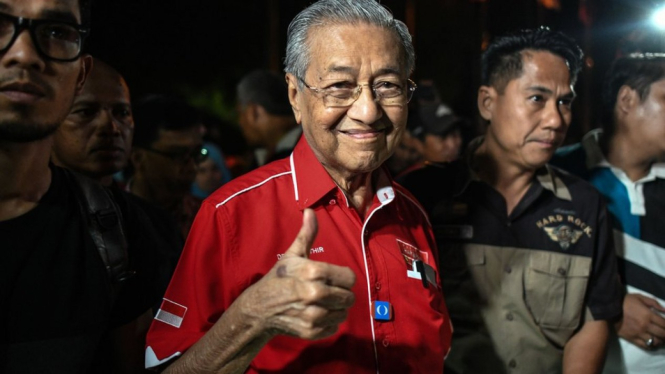 Mahathir adalah pemimpimn negara paling tua di dunia sebelum ia mengundurkan diri. - AFP