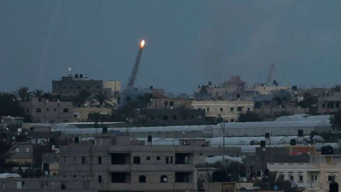 Roket milisi yang ditembakkan ke wilayah Israel dari Gaza.