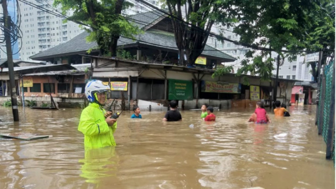 Genangan air setinggi 100 cm di Jl. Karet H.Abdul Jalil, Jakarta Pusat