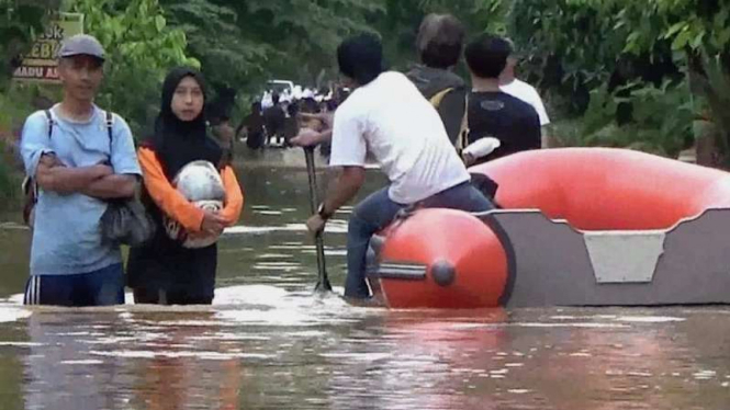Ilustrasi - Banjir di Perumahan Bumi Nasio Indah di Jati Mekar, Kecamatan Jatiasih, Kota Bekasi 25 Februari 2020.