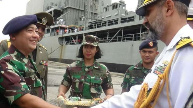 Kapal Perang Iran, IRIS Kharg-431 di Tanjung Priok.