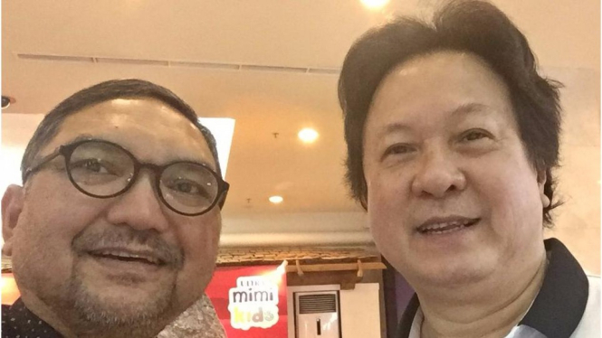 Penulis bersama legenda bulutangkis Indonesia Lim Swie King.