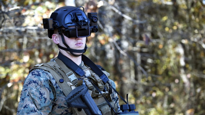 Tentara AS mengenakan helm antipeluru.