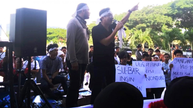 Aliansi masyarakat Sulawesi Barat demo minta Pemerintah Papua melindungi perantau, Jumat (28/2/2020).