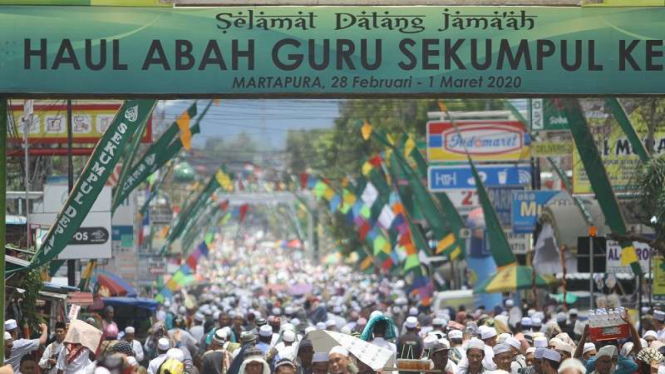 Warga memadati Jalan Sekumpul Martapura Banjar di Haul ke-15 Guru Sekumpul