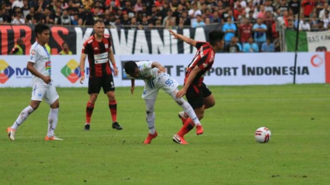 Persipura Jayapura vs PSIS Semarang.