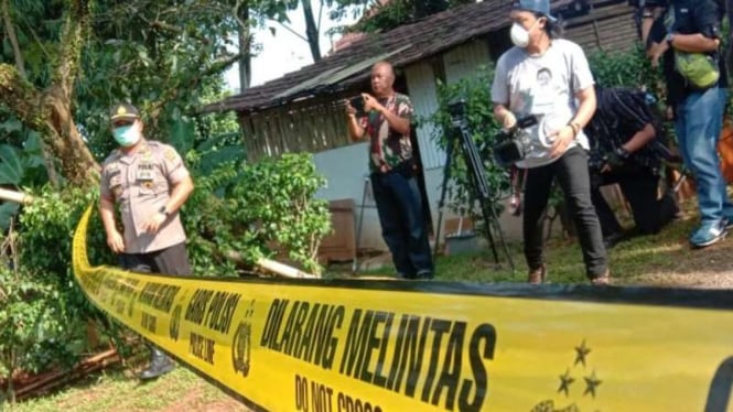 Rumah warga Depok yang terjangkit virus corona diberi garis pembatas