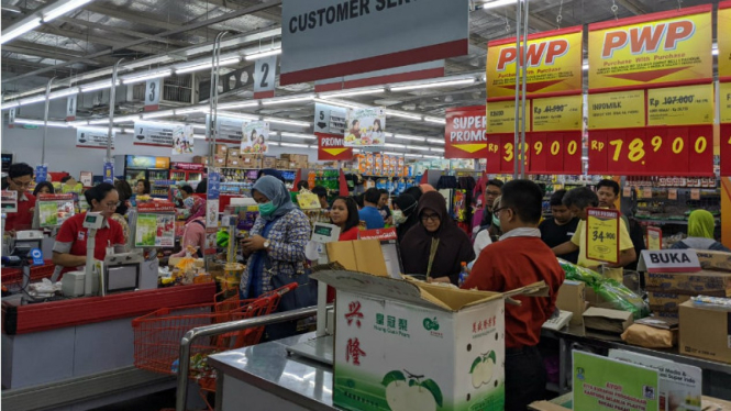  Panik virus corona, warga serbu supermarket.