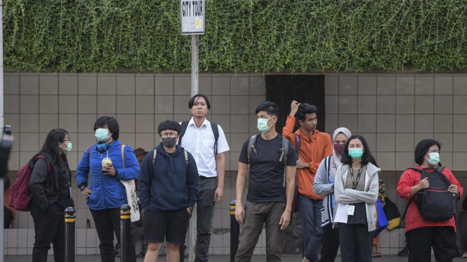 Pakai masker sebagai antisipasi wabah Virus Corona.