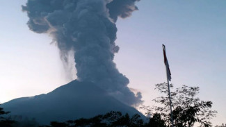Detik-detik Merapi Erupsi hingga Bandara Ditutup