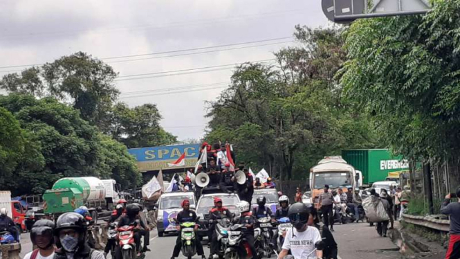 Buruh di Tangerang Demo hingga tutup akses ke jalan tol