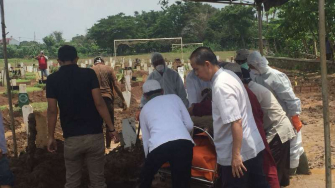 Pemakaman pasies suspect Corona di Bekasi