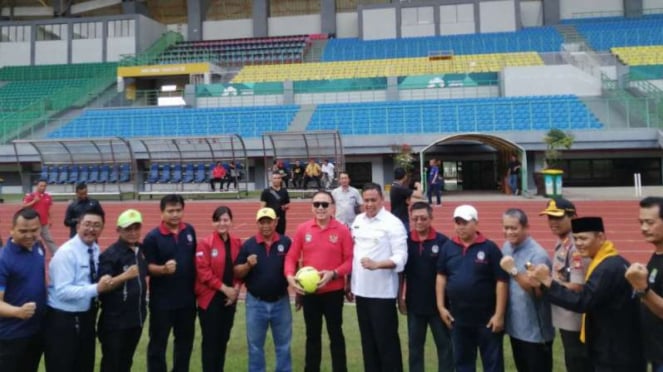 Ketua Umum PSSI, Mochamad Iriawan meninjau Stadion Pakansari Bogor.