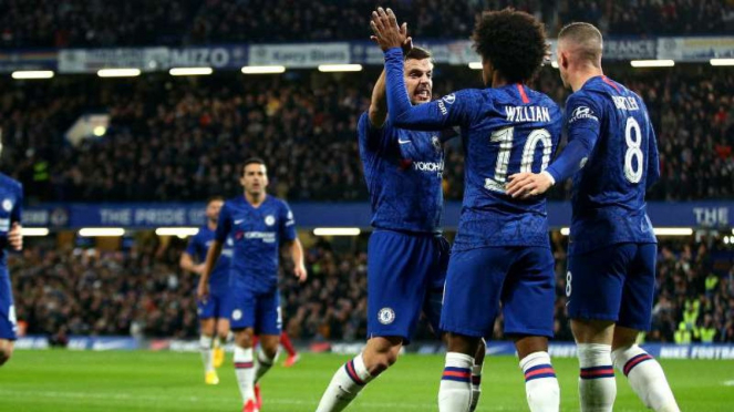 Pemain Chelsea rayakan gol.